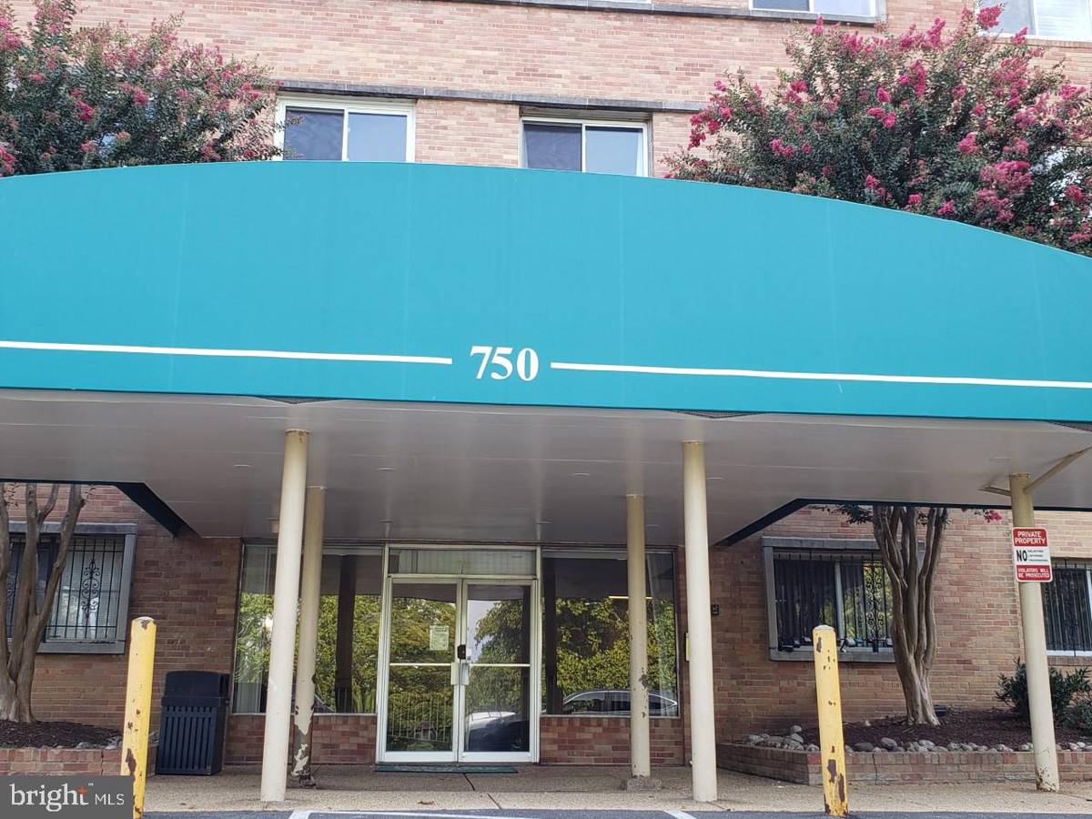 Arlington, VA 22204,750 S DICKERSON ST #303