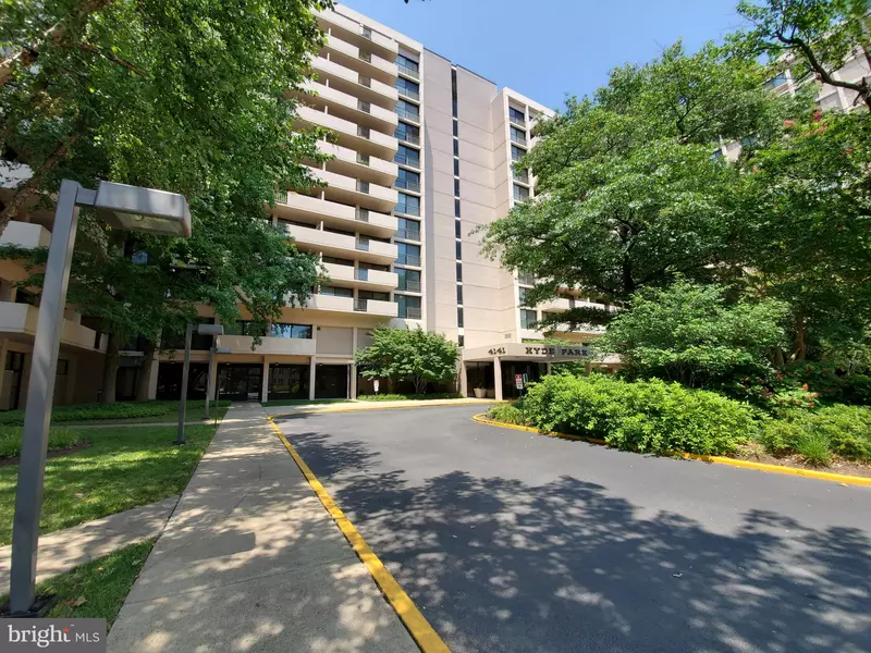 4141 N HENDERSON RD #215, Arlington, VA 22203