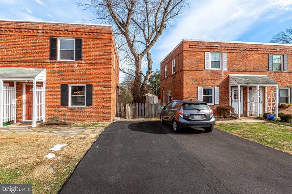 825 S IRVING ST, Arlington, VA 22204