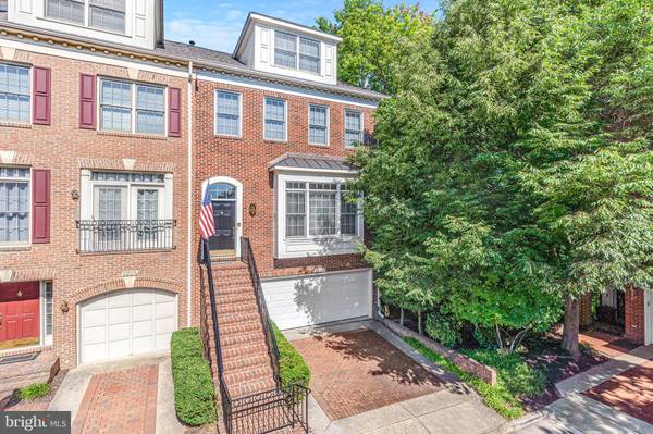 2223 N OAK CT, Arlington, VA 22209