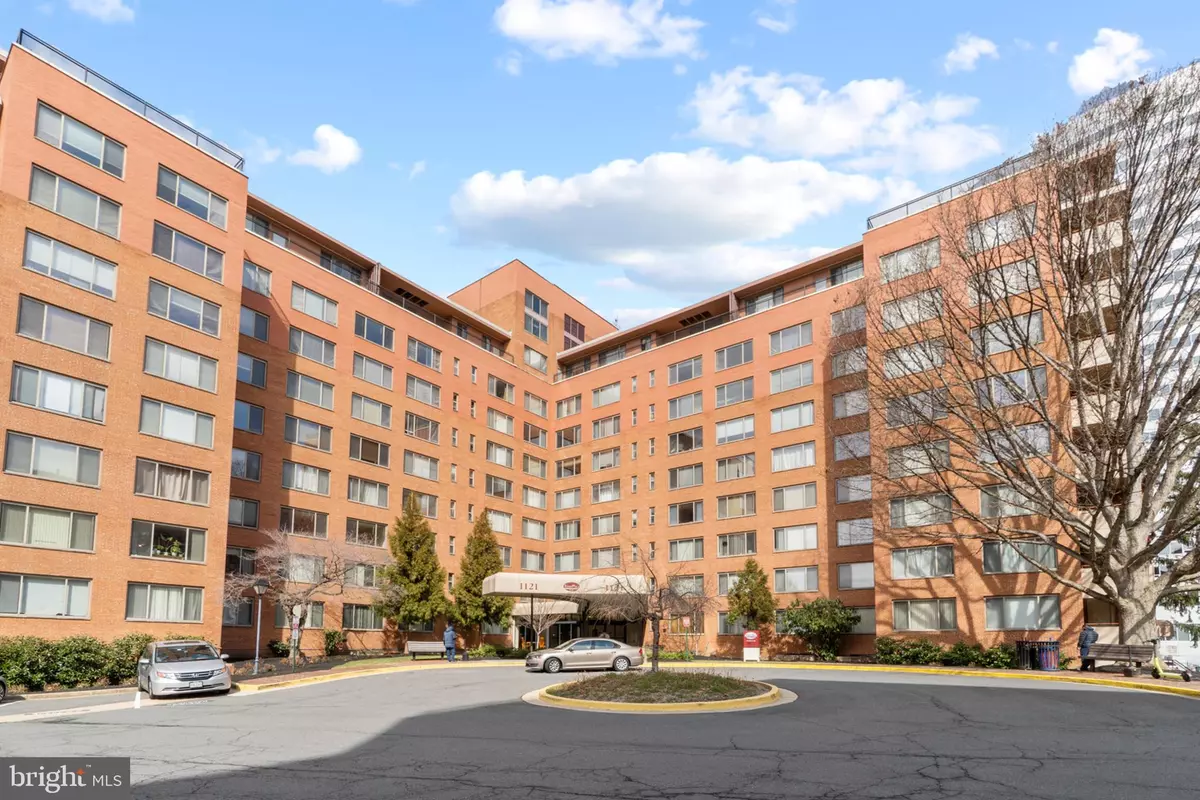 Arlington, VA 22209,1121 ARLINGTON BLVD #402