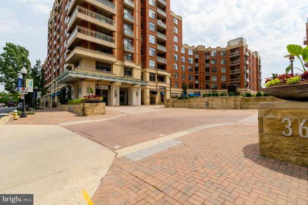 Arlington, VA 22202,3650 S GLEBE RD #242