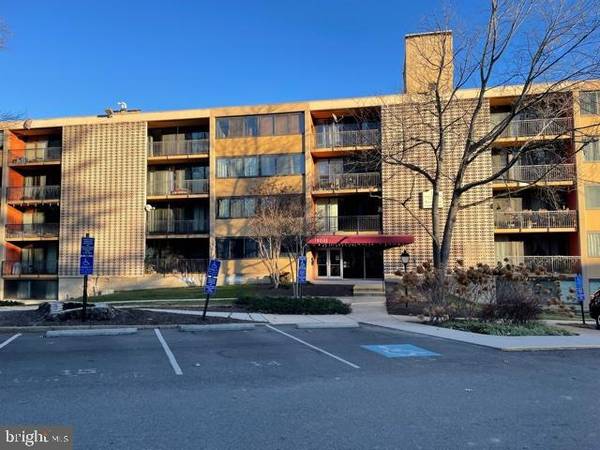 12 S VAN DORN ST #102, Alexandria, VA 22304