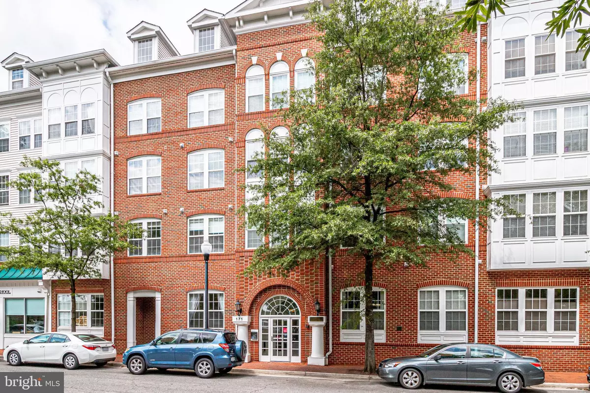 Alexandria, VA 22304,171 SOMERVELLE ST #311