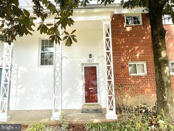 1657 PRESTON RD, Alexandria, VA 22302