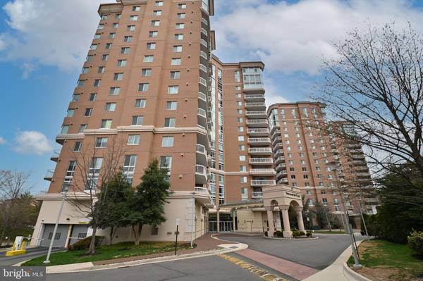 3101 N HAMPTON DR #803, Alexandria, VA 22302