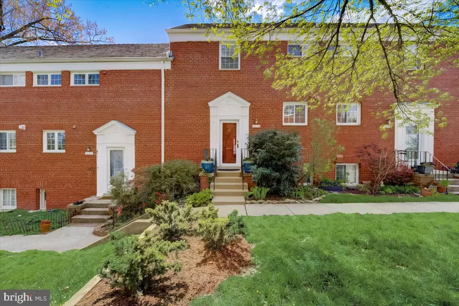 1526 MOUNT EAGLE PL, Alexandria, VA 22302