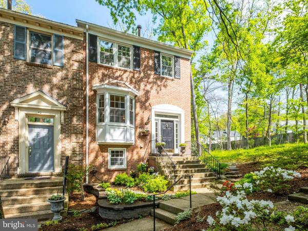 42 CARRIAGE HOUSE CIR, Alexandria, VA 22304