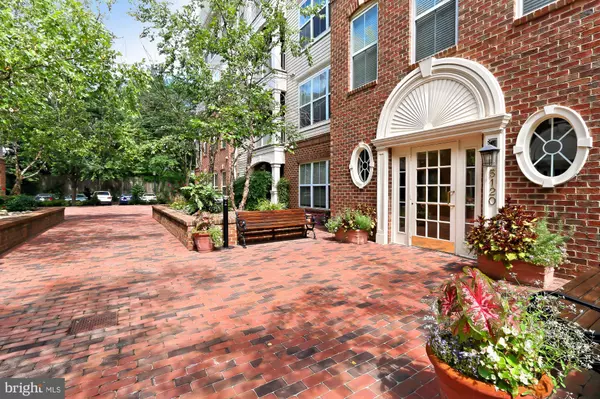 5120 DONOVAN DR #108, Alexandria, VA 22304