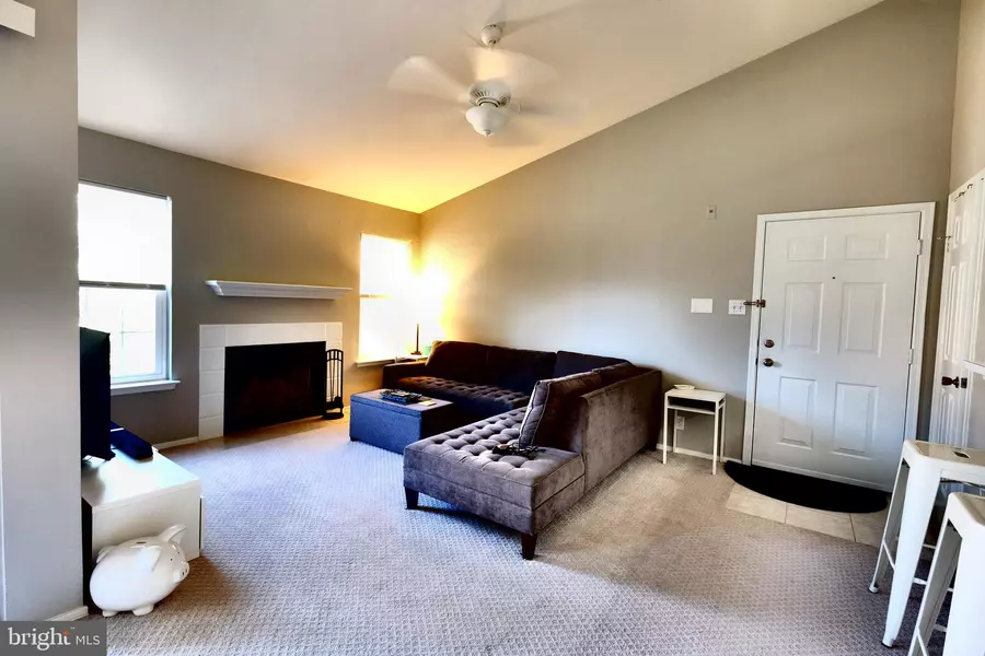 3308 WYNDHAM CIR #323, Alexandria, VA 22302