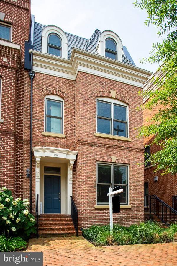 1318 DUKE ST, Alexandria, VA 22314