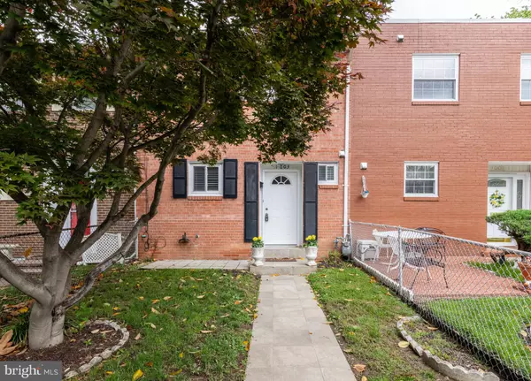 1003 COLONIAL AVE, Alexandria, VA 22314