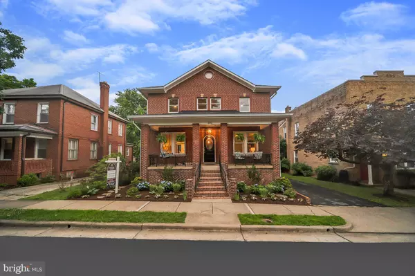 Alexandria, VA 22301,203 HUME AVE