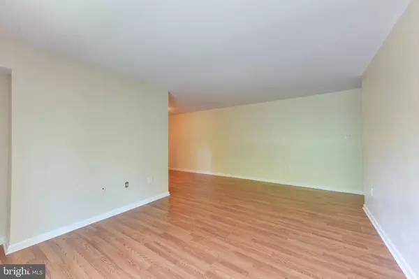 Alexandria, VA 22312,5933 QUANTRELL AVE #303