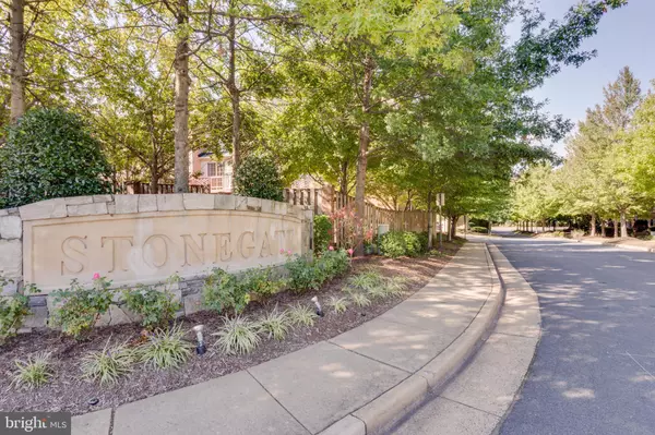 4673 LONGSTREET LN #304, Alexandria, VA 22311