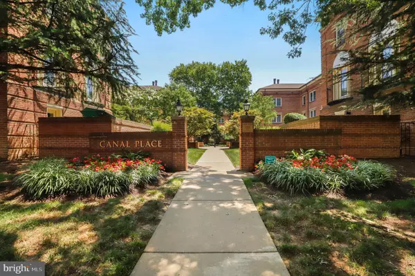 1105 N PITT ST #1A, Alexandria, VA 22314