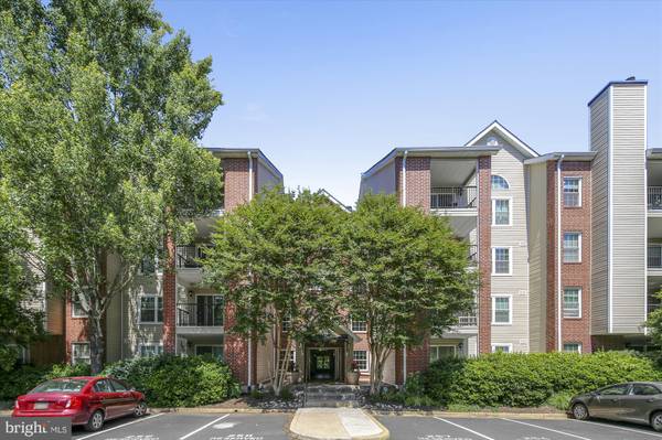 3315 WYNDHAM CIR #3230, Alexandria, VA 22302