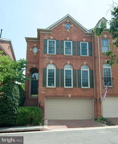 1683 HUNTING CREEK DR, Alexandria, VA 22314