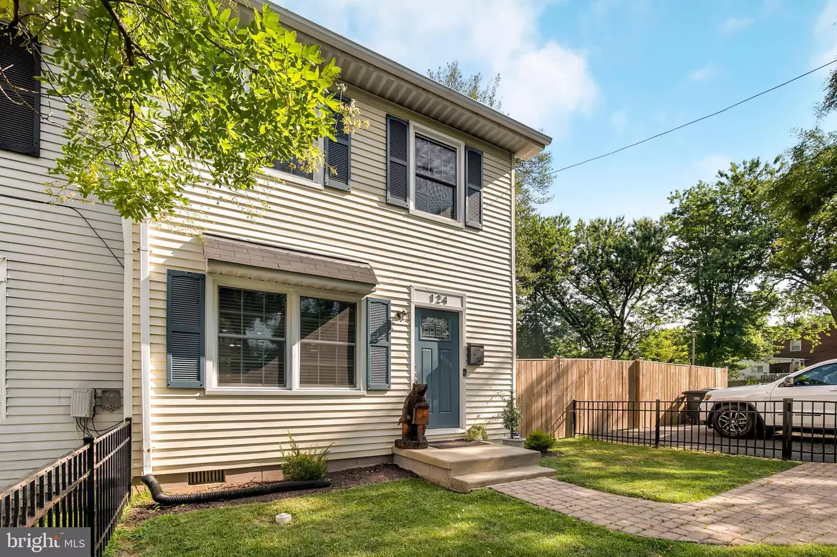 Alexandria, VA 22305,124 CLIFFORD AVE