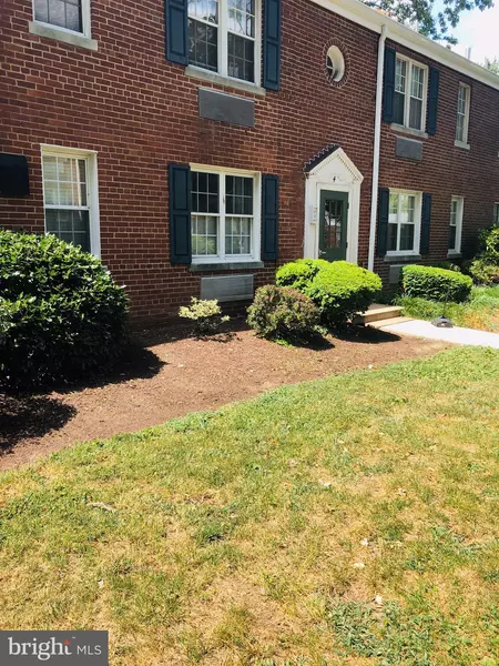 4 AUBURN CT #B, Alexandria, VA 22305