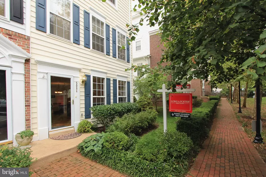 5084 DONOVAN DR, Alexandria, VA 22304