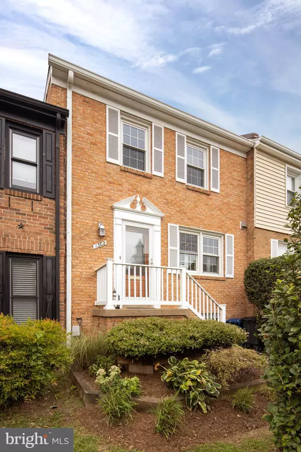 Alexandria, VA 22301,1302 COMMONWEALTH AVE