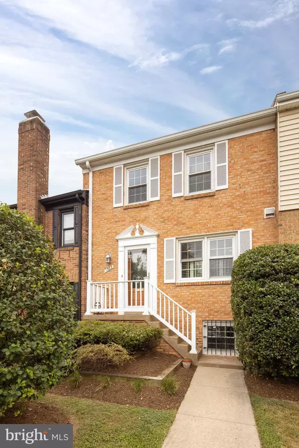 Alexandria, VA 22301,1302 COMMONWEALTH AVE