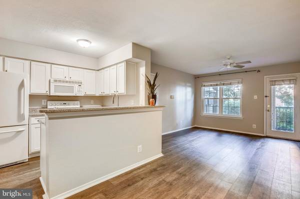 3308 WYNDHAM CIR #121, Alexandria, VA 22302