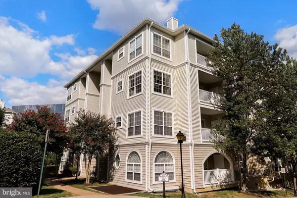 Alexandria, VA 22311,4551 STRUTFIELD LN #4120