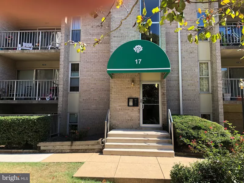 17 CANTERBURY SQ #101, Alexandria, VA 22304