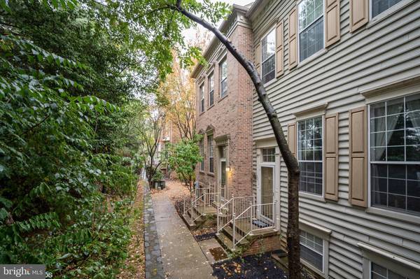 6013 RIDDLE WALK, Alexandria, VA 22312