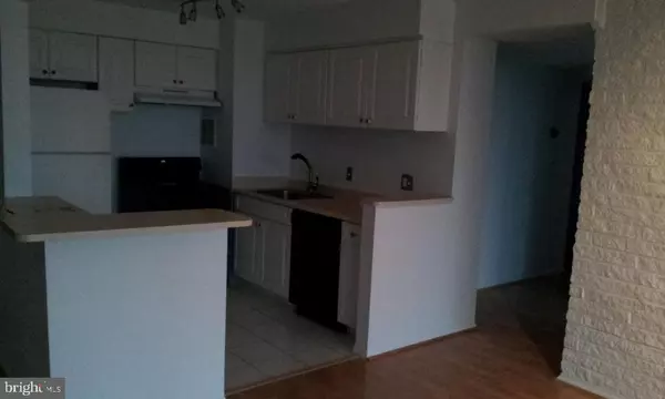 Alexandria, VA 22304,4 S VAN DORN ST #401