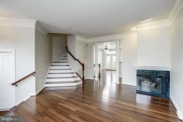 Alexandria, VA 22304,949 HARRISON CIR