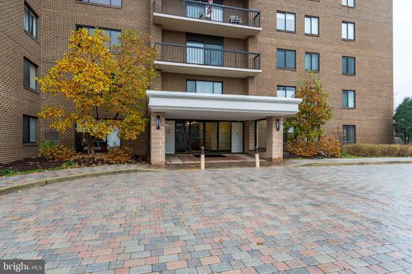 200 N PICKETT ST #106, Alexandria, VA 22304