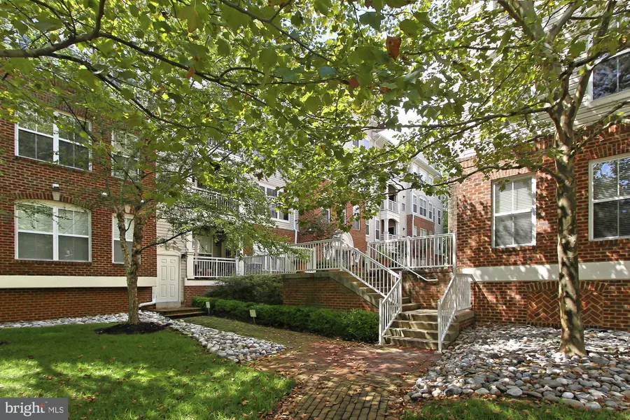 5108 DONOVAN DR #405, Alexandria, VA 22304