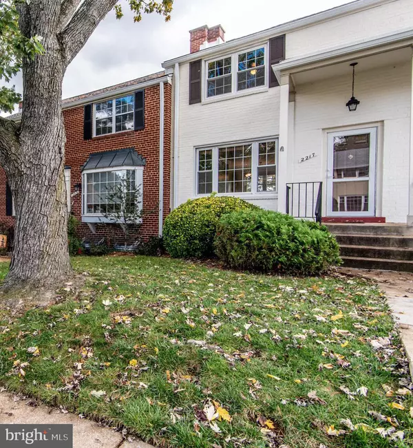 2217 N DEARING ST, Alexandria, VA 22302