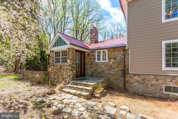 19055 BLUERIDGE MOUNTAIN RD, Bluemont, VA 20135