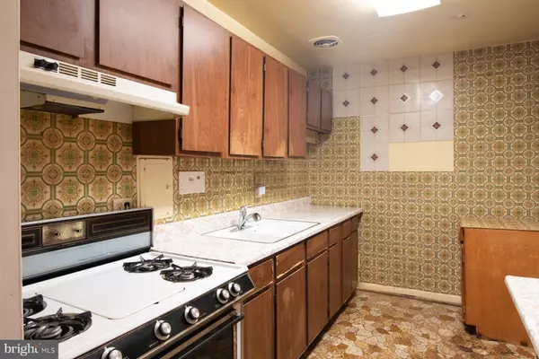 Fairfax, VA 22030,10723 WEST DR #201