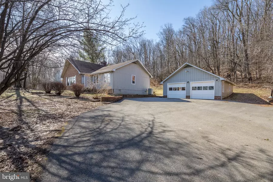 4092 ROLLING HILLS DR, Delaplane, VA 20144