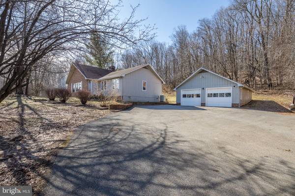 4092 ROLLING HILLS DR, Delaplane, VA 20144