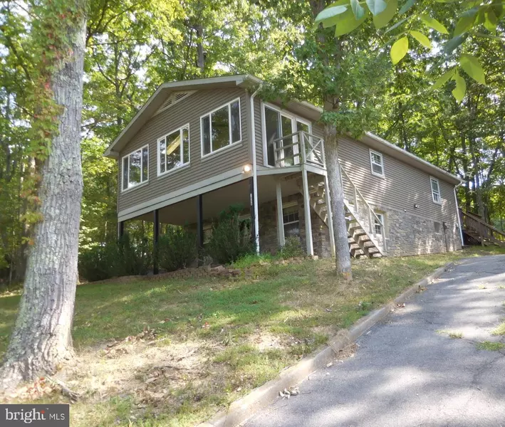 1066 LAKEVIEW DR, Cross Junction, VA 22625