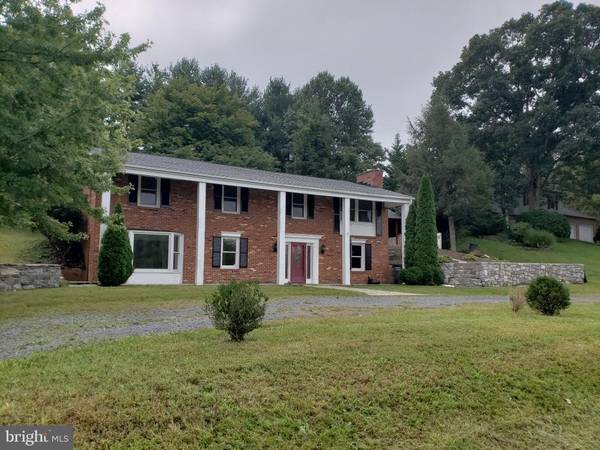 106 LAKESIDE DR, Stephens City, VA 22655