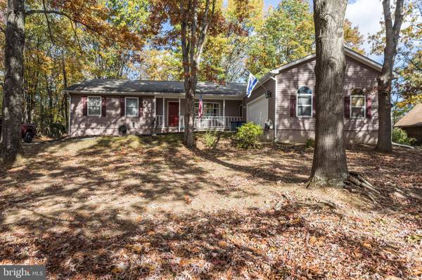 304 LAKEVIEW DR, Cross Junction, VA 22625