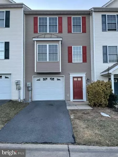 102 ZEPHYR LN, Winchester, VA 22602