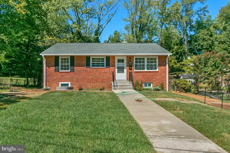 3910 LARCHWOOD RD, Falls Church, VA 22041