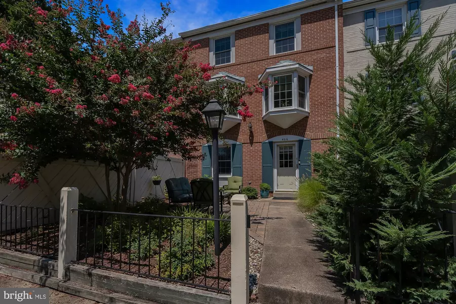 4516 SQUIREDALE SQ, Alexandria, VA 22309