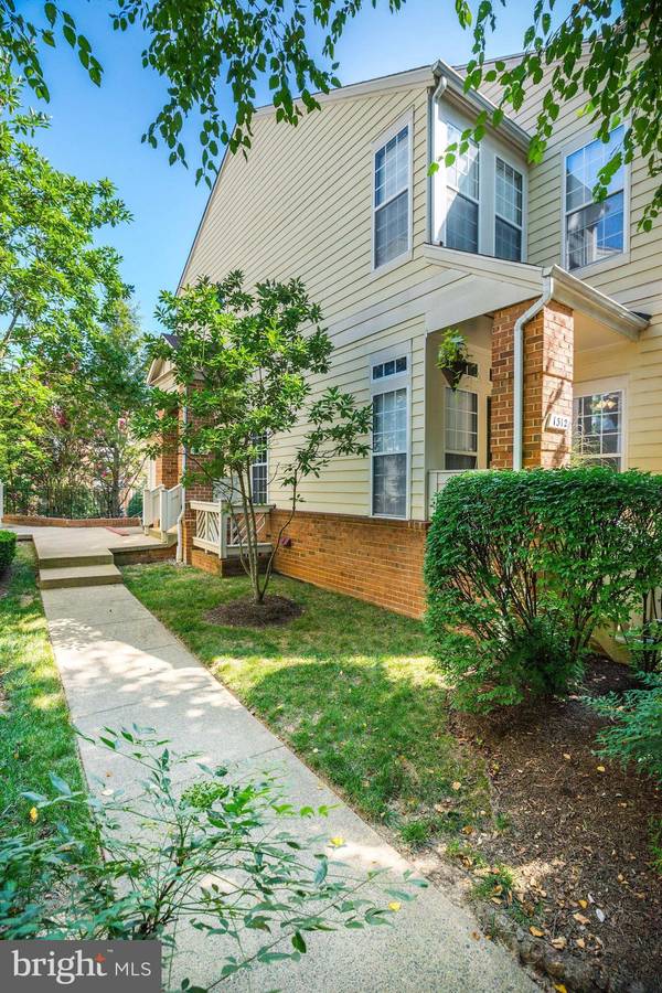 Reston, VA 20194,1310 GARDEN WALL CIR #202