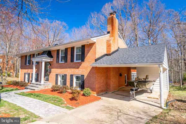 Annandale, VA 22003,4236 WILLOW WOODS DR