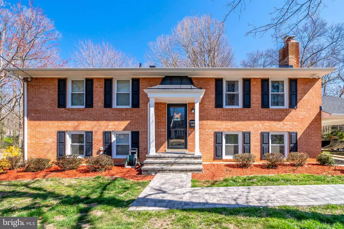 Annandale, VA 22003,4236 WILLOW WOODS DR