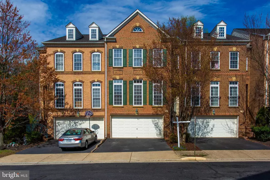 4080 WALNUT COVE CIR, Fairfax, VA 22033